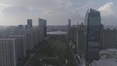 建筑群大楼航拍穿梭视频的预览图